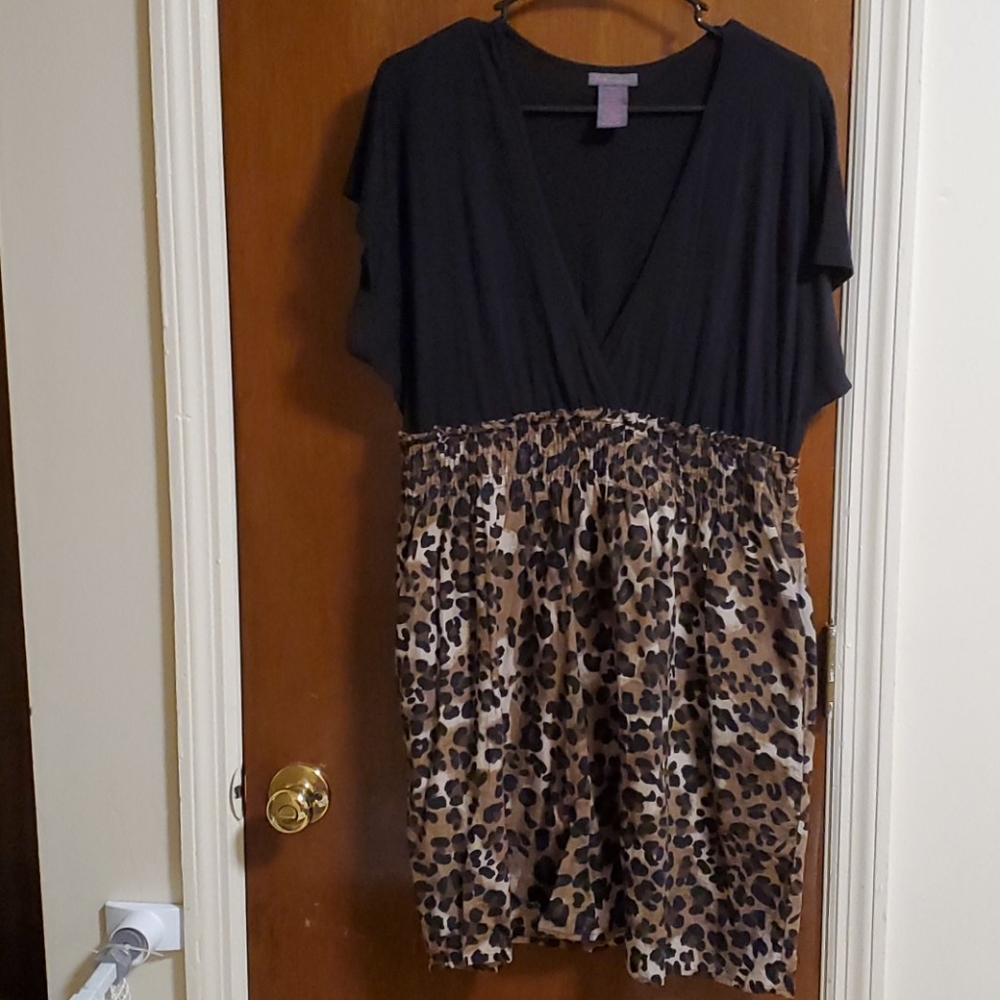 Low cheetah print skirt v neck dress